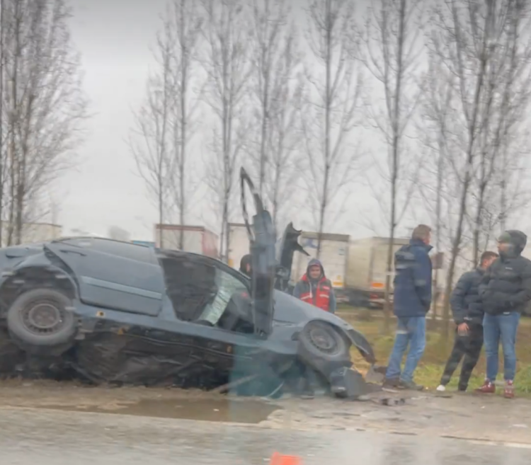 Actualizare: Accident grav în Recea. Trafic îngreunat pe DN 1C. Şoferul a decedat