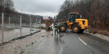 Ploile au făcut prăpăd în Cavnic. Intervin pompierii băimăreni. FOTO