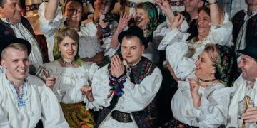 Petreceţi Lăsatul Secului alături de Ansamblul Folcloric Național „Transilvania”