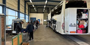 Autocar românesc, blocat la vamă, în Germania. Un pasager avea în rucsac droguri de aproape 30.000 de euro