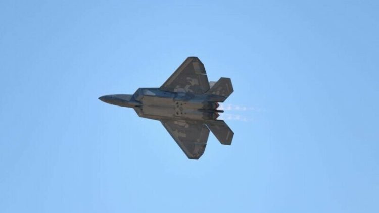 Avioanele americane au doborât un „obiect neidentificat”deasupra Canadei