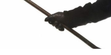 Un borşean a fost bătut într-un restaurant de mai mulţi bărbaţi cu cagule. Omul a ajuns la spital