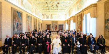 Papa: Cu lampa educației aprinsă și cu fereastra credinței deschisă