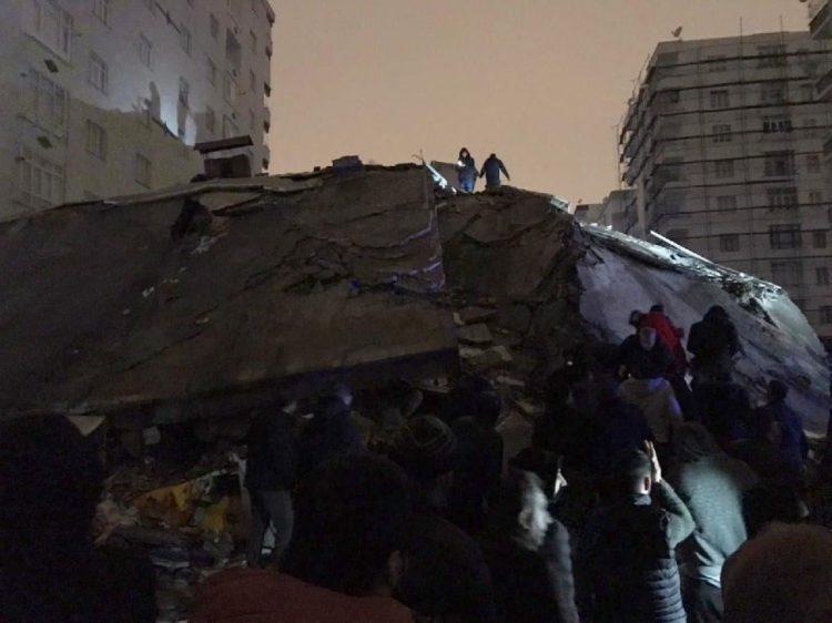 Bilanțul cutremurului din Turcia ar putea ajunge la 10.000 de victime. Alertă de tsunami în Italia