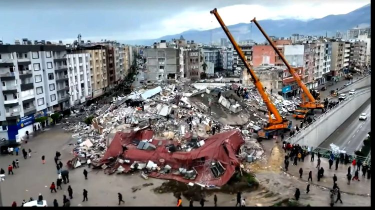 Cutremur în Turcia şi Siria. Scad speranțele de a mai găsi supraviețuitori sub dărâmături. Bilanț recent – 8.400 de morți