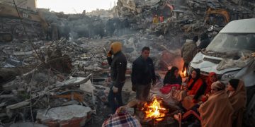 Cutremur în Turcia şi Siria. A treia noapte în care sinistrații s-au adăpostit în corturi, în mașini sau chiar printre ruine. Peste 15.000 de morți