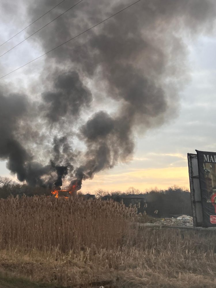 Incendiu violent la o casă din Recea – foto, video