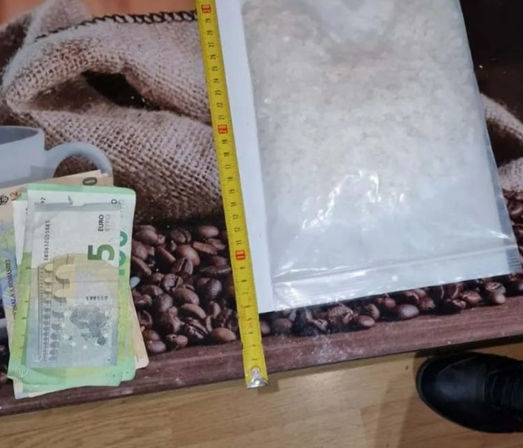 Captură impresionantă: Vindea droguri elevilor băimăreni, dar mascații i-au venit de hac
