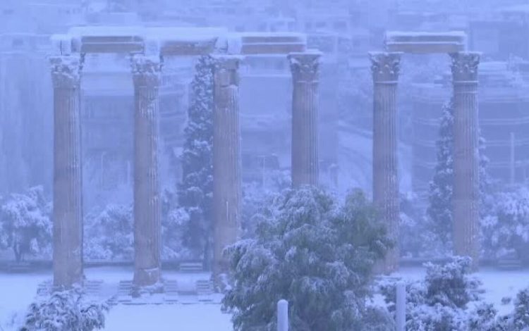 Iarna lovește dur Grecia: cod roşu de furtună