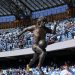 Napoli returnează statuia lui Maradona sculptorului care a creat-o