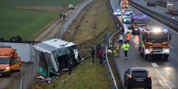 Tragedie în Slovenia. Trei morţi şi patru răniţi grav, după ce un autocar cu 32 de români s-a răsturnat
