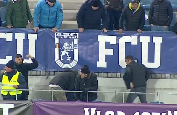 „Mușchii mei, minte nu are!”: O femeie a leșinat și a căzut din tribună din cauza gazului lacrimogen