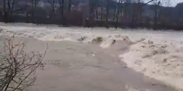 Coduri hidrologice prelungite până mâine, 20 februarie. Râul Lăpuș este învolburat