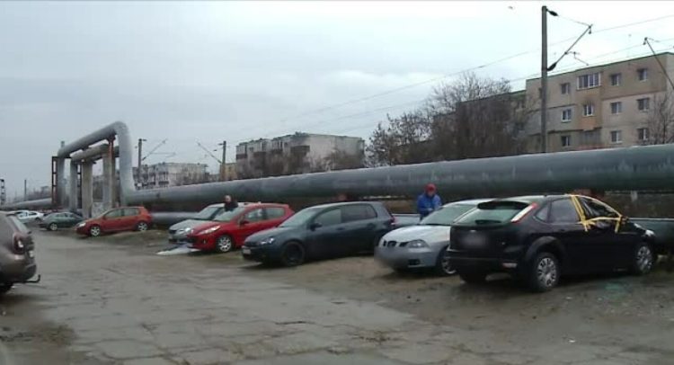 Doi tineri din Cluj au distrus parbrizele a 21 de maşini parcate pe o stradă