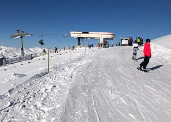 Domeniul schiabil al staţiunii Sinaia, închis, sâmbătă, din cauza vântului puternic