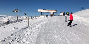 Domeniul schiabil al staţiunii Sinaia, închis, sâmbătă, din cauza vântului puternic