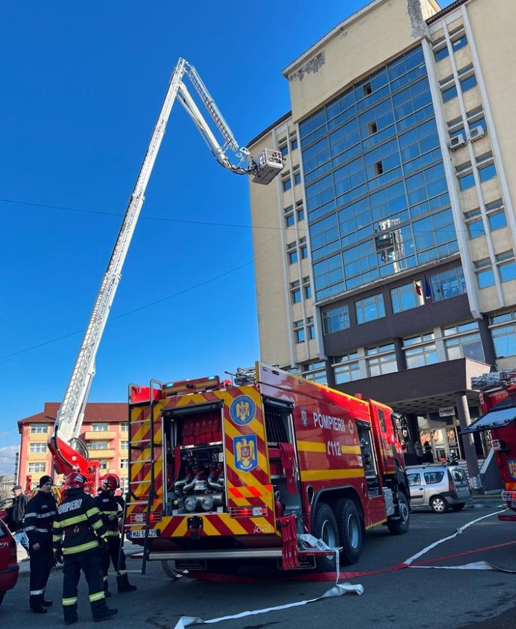 Exercițiu al pompierilor băimăreni la sediul județean al Agenției Naționale de Administrare Fiscală