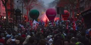 Francezii nu se joacă: Sute de mii de oameni au ieșit în stradă