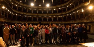 BRIGADA ARTISTICĂ „PETRU RAREȘ” TÂRGU LĂPUȘ: Prima vizită la teatru, prima întâlnire cu actori. Primul pas