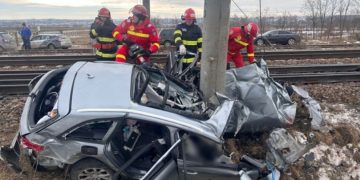 Tragedie pe șosele! Două femei au murit într-un cumplit accident feroviar. Doi copii sunt în stare gravă