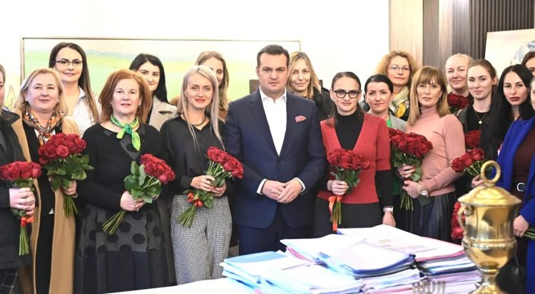 BAIA MARE EXEMPLU PENTRU ROMÂNIA ȘI EUROPA: Primarul Cătălin Cherecheș a revoluționat administrația locală, oferind încredere femeilor, majoritatea funcțiilor de conducere fiind ocupate de doamne!