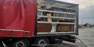 Automarfar încărcat cu 10 tone de produse second-hand oprit în PTF Petea