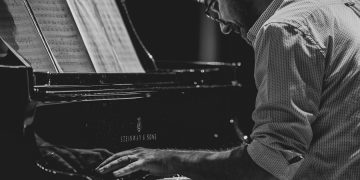 Eveniment în Baia Mare. Teo Milea și învăluitoarele povești ale pianului său
