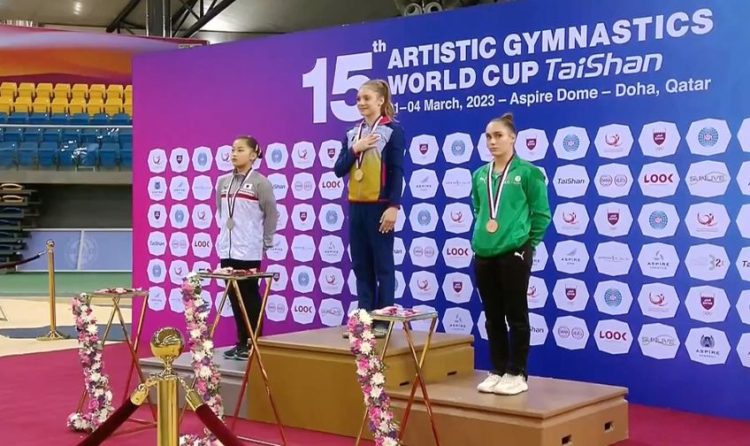 Începem să ne trezim? Sabrina Voinea, aur la sol și bârnă la Cupa Mondială de la Doha!