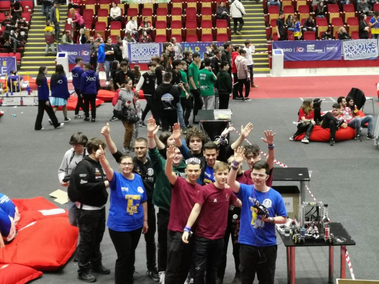 Sighetenii din echipa Tech-X, se întorc neînvinși din finala națională FIRST Tech Challenge – cea mai importantă competiție de robotică din România