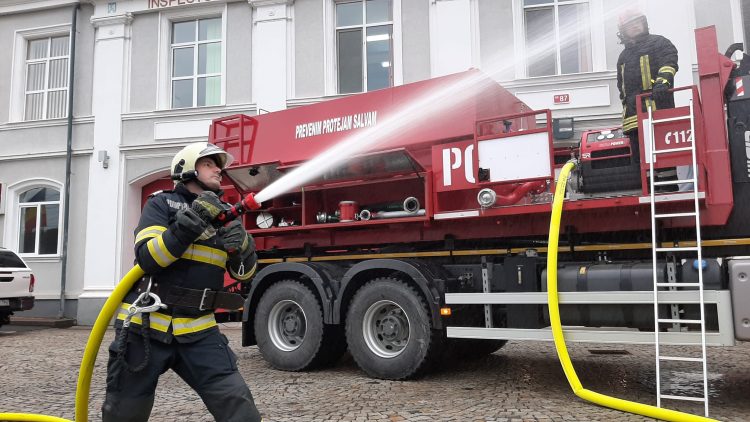 ISU Maramureş are un utilaj nou pentru lupta cu incendiile
