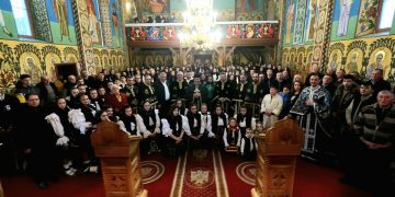 Sfânta Liturghie a Darurilor înainte Sfințite, săvârşită de Preasfințitul Părinte Iustin la Lăschia