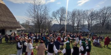 Seniorii băimăreni, sărbătoriţi la Muzeul Satului cu ocazia Zilei Mondiale a Asistenței Sociale