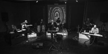 DE-CONECTAT la Teatrul Municipal din Baia Mare, spectacol muzical al Secţiei revistă 