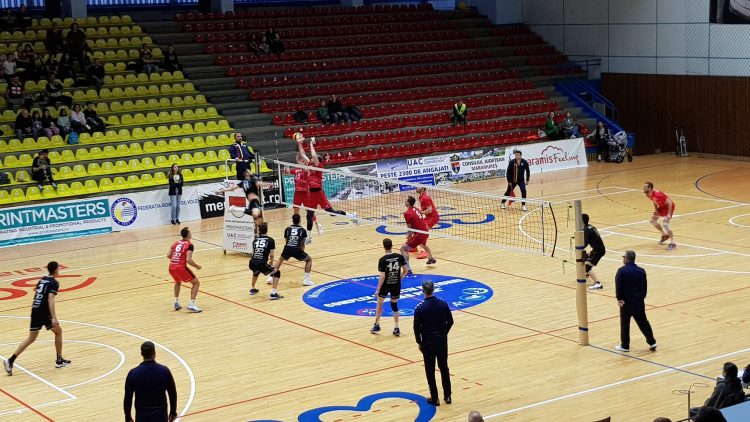 Volei masculin: C.S. Dinamo s-a impus în partida cu C.S. Știința Explorări Baia Mare