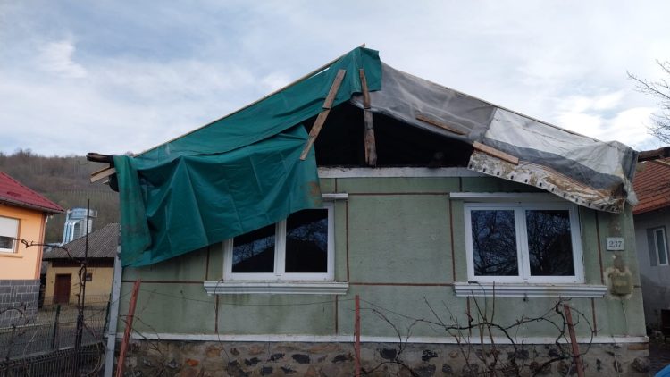 Apel umanitar pentru o familie din Ilba care a rămas fără acoperiş deasupra capului în prag de sărbători Pascale