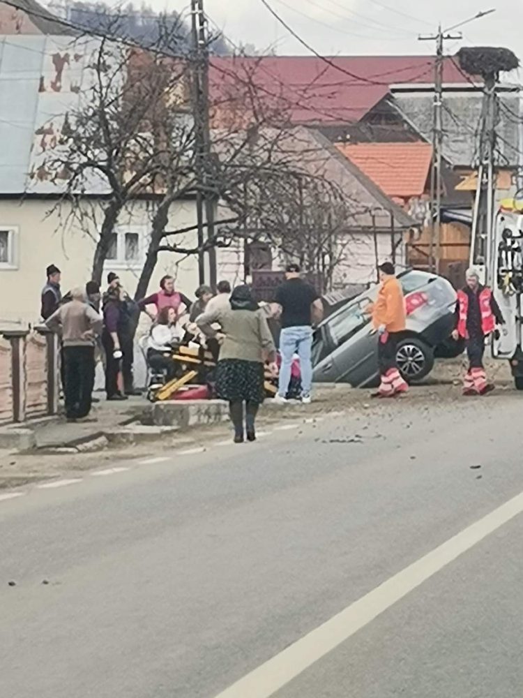 ACTUALIZARE: Accident grav în Berbești. O victima de sex feminin accidentată grav. Fata e din Botiza