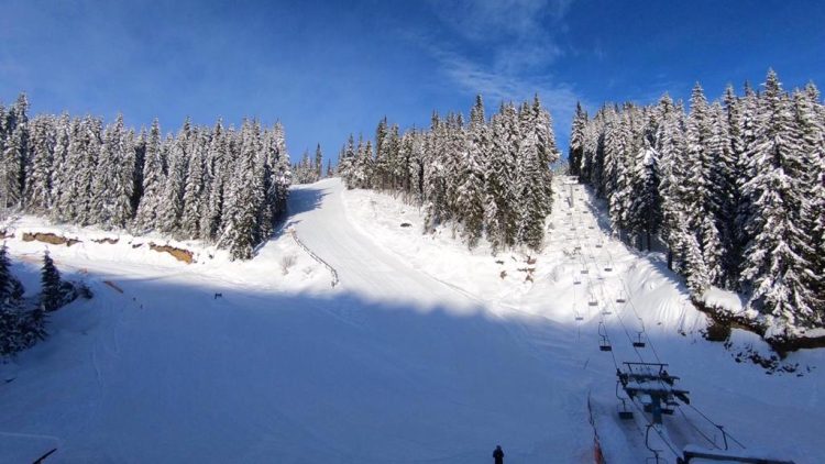 După o pauză de 25 de ani, județul Cluj găzduiește o etapă națională de schi sub 12 ani