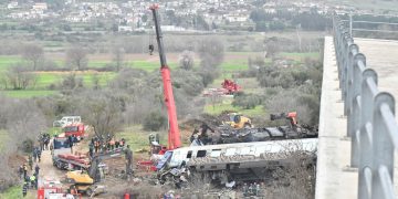 Teribil accident feroviar în Grecia. Zeci de morţi şi răniţi după ciocnirea frontală a două trenuri