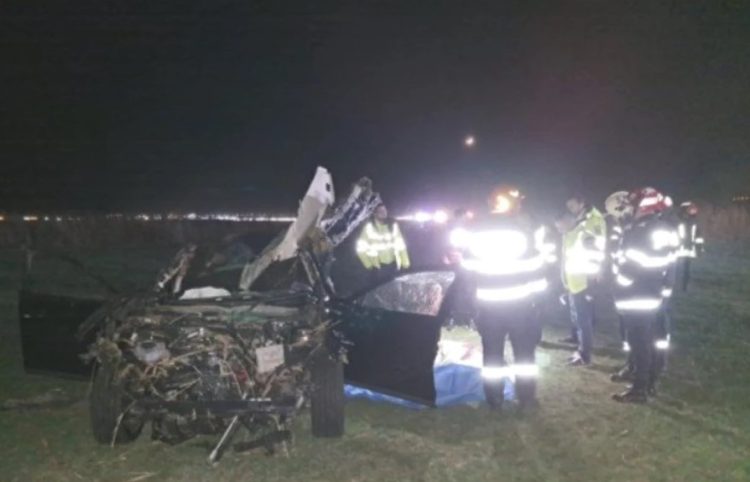 Accident mortal la Podu Iloaiei, în urma unei coliziuni între două maşini şi o căruţă