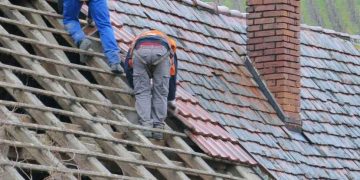 Metoda Acoperișul face noi victime. Un bărbat de 48 de ani din Baia Mare, escrocat de aşa-zişi meseriaşi