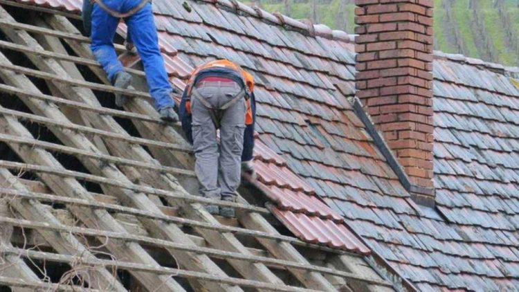 Metoda Acoperișul face noi victime. Un bărbat de 48 de ani din Baia Mare, escrocat de aşa-zişi meseriaşi