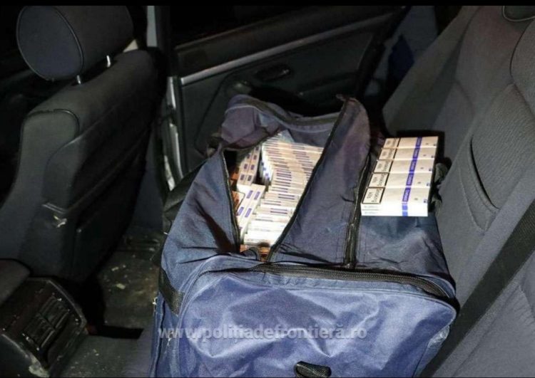 Doi tineri prinși cu țigări de contrabandă pe o stradă din Sighetu Marmației