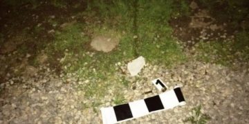 Atac armat la o cabană din Maramureş. Mai multe utilaje forestiere au fost incendiate