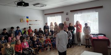 Ziua Mondială a Teatrului: Five a clock la Școala Gimnazială Numărul 7 Borșa