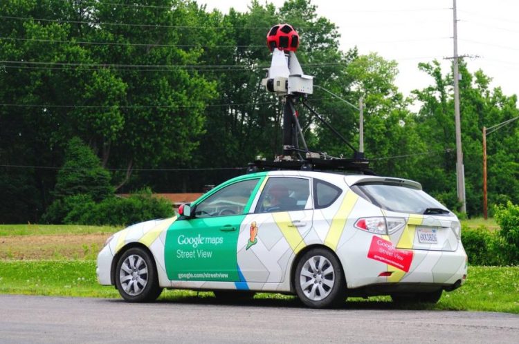 Maşinile Google Street View, din nou pe şosele