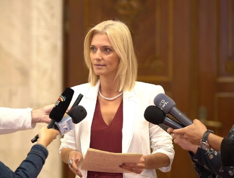 Alina Gorghiu, președinta interimară a Senatului, își face reclamă pe banii instituției