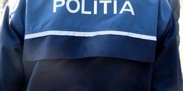 Ultraj la Ponorâta. Poliţist lovit cu o rangă de mama unui tânăr pe care încerca să îl imobilizeze