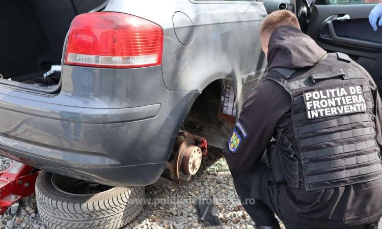 Maramureşean reţinut pentru 24 de ore, după ce transporta ţigări ascunse în locaşuri special amenajate într-un autoturism