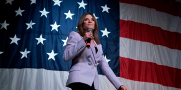 Fosta candidată democrată Marianne Williamson, din nou în cursa pentru Casa Albă