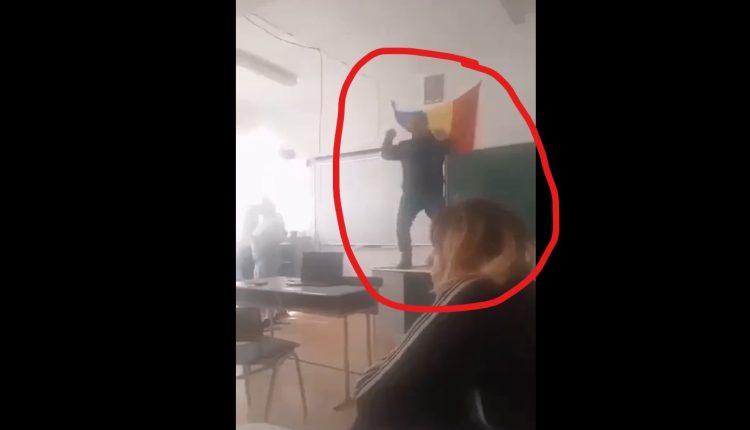 EDITORIAL: Cu profesori care dansează pe catedră e normal să nu avem lideri